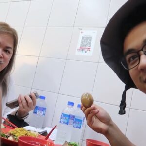 I tried Singapore Street Food For The First Time With My 72 Year Old Dad And Mom