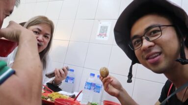 I tried Singapore Street Food For The First Time With My 72 Year Old Dad And Mom